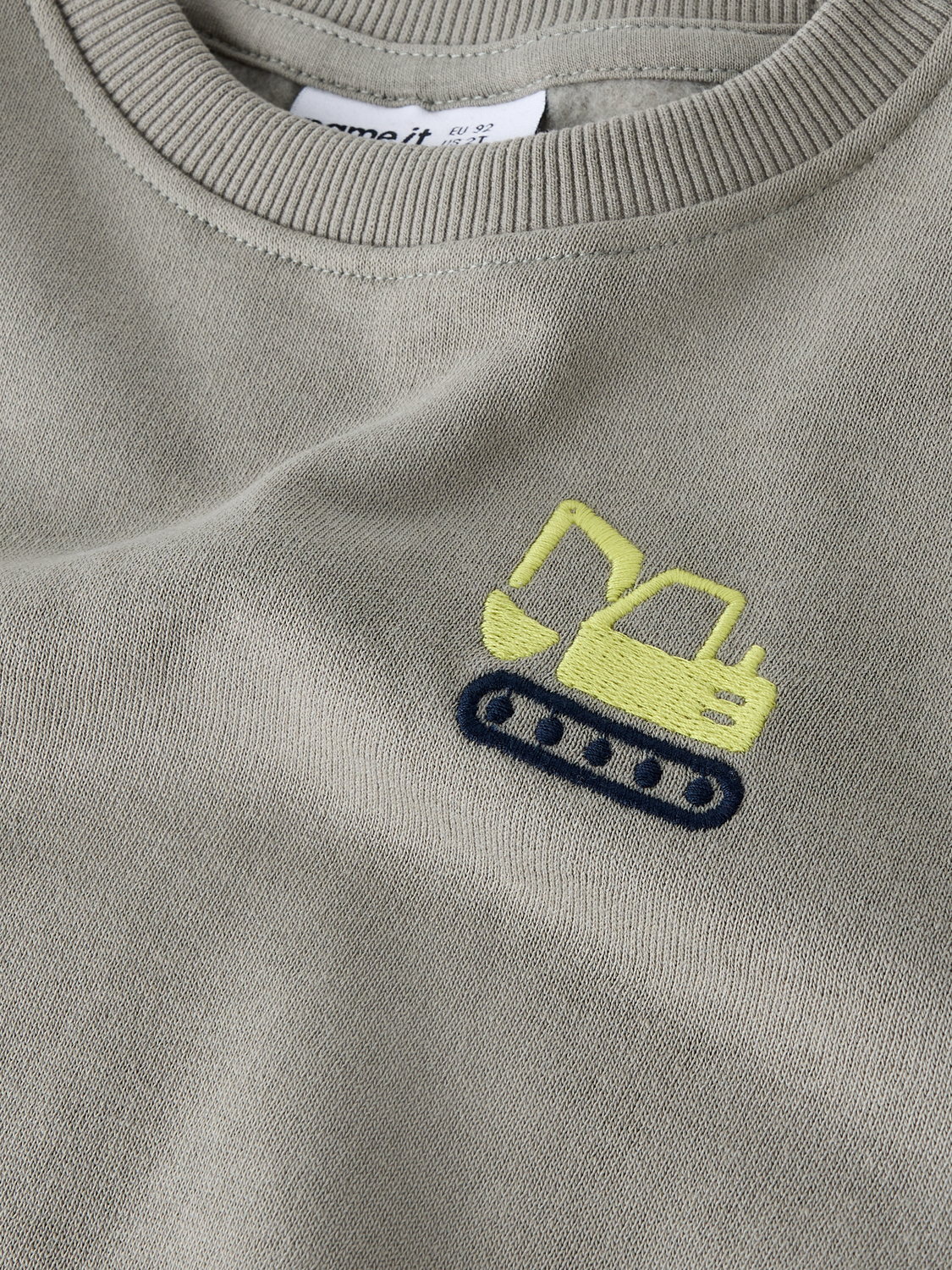 model_shot-front_full